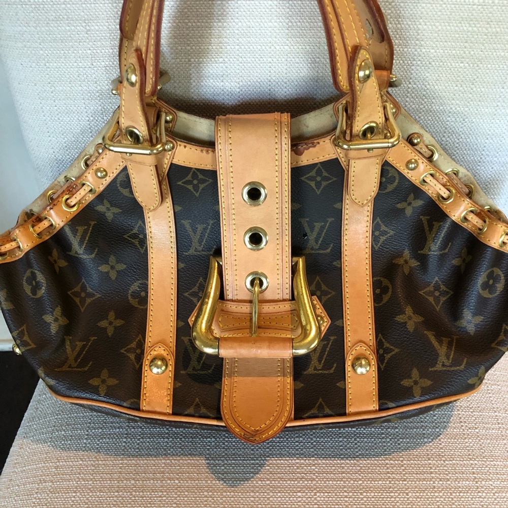 Authentic Louis Vuitton Theta handbag - Picture 5 of 7